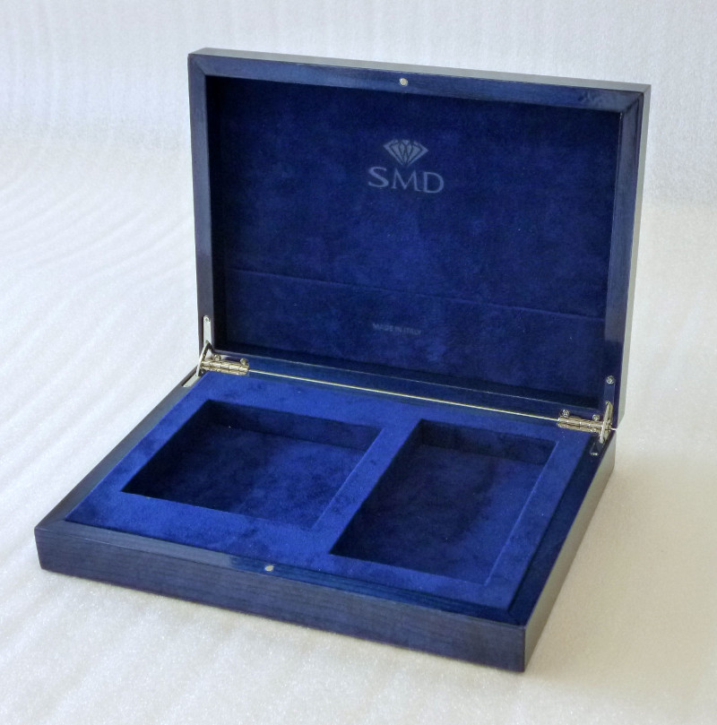 scatola in legno con sedi interne rivestite in velluto blu